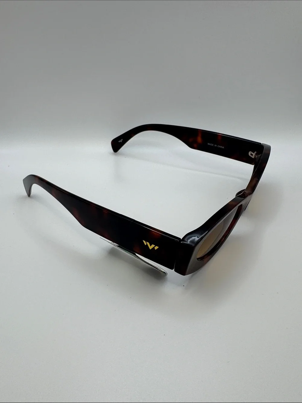 N/A stylish tortoiseshell